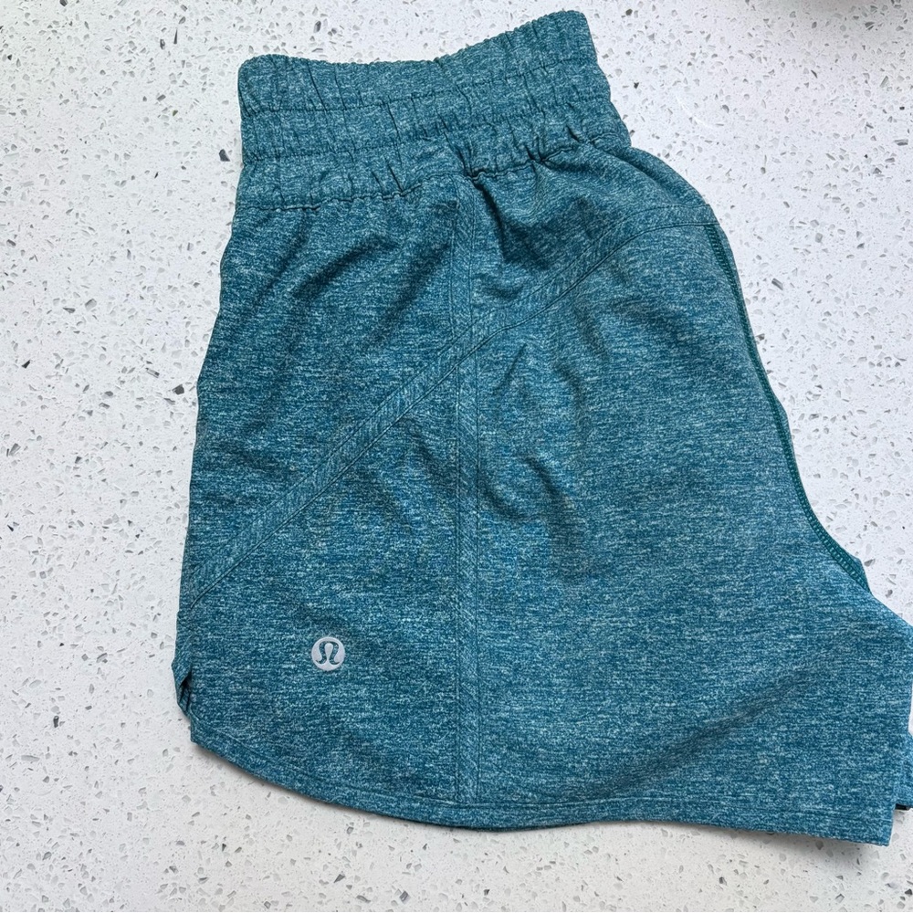 Lululemon Hotty Hot 4” Low Rise Lined Shorts